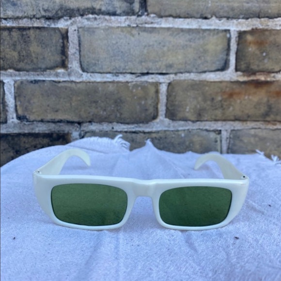 Vintage Space Age Atomic Style Ivory White Tiny Sunglasses // Avant Garde - Picture 2 of 4